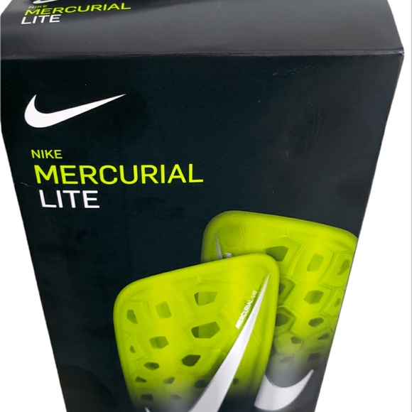 . Nike mercurial lite green shin guards size medium - Picture 3 of 5